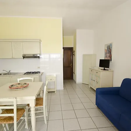Aparthotel A.i.r. Borgo Di Mare Isola Rossa (Sassari)